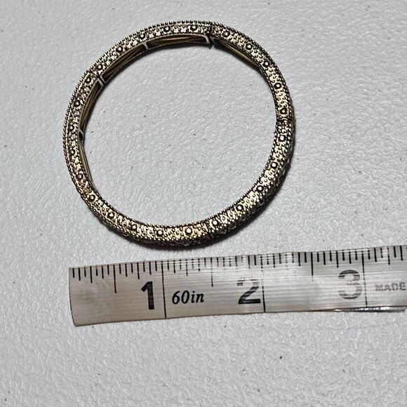 Elegant Vintage Gold Tone Crystal Studded Hinged Bangle Bracelet Formal Jewelry - Picture 4 of 4